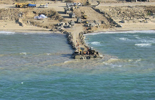 الرصيف البحري الأمريكي في قطاع غزة وفرص نجاح توصيل المساعدات بحرًا