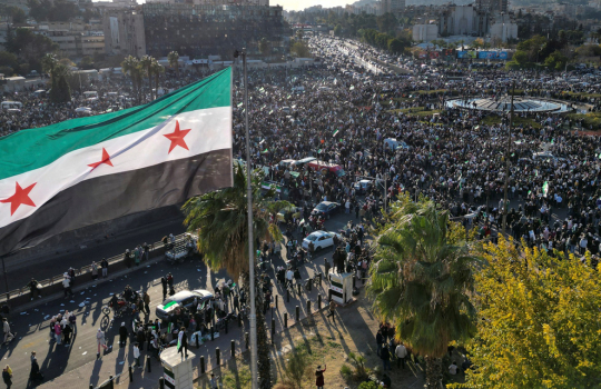 إعادة بناء الجيش السوري: إمكانات وتحديات ومخاطر